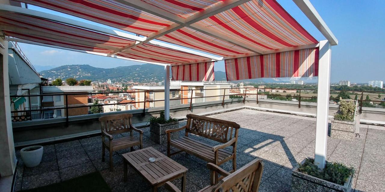 La Suite Attico Metro' Volta Brescia Exteriör bild